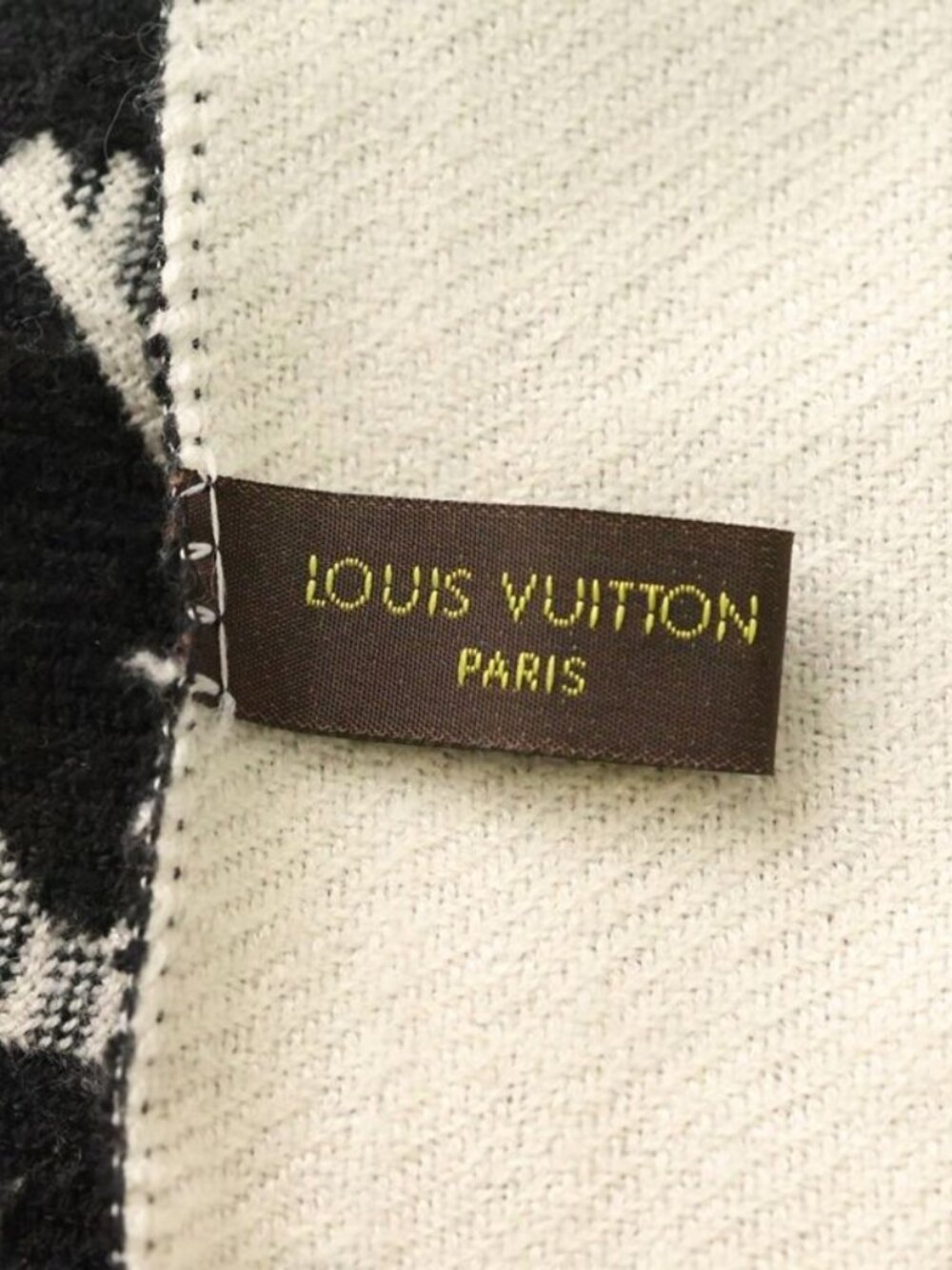Louis Vuitton LV Essential Monogram All Over Logo Shawl Black - Picture 5 of 6